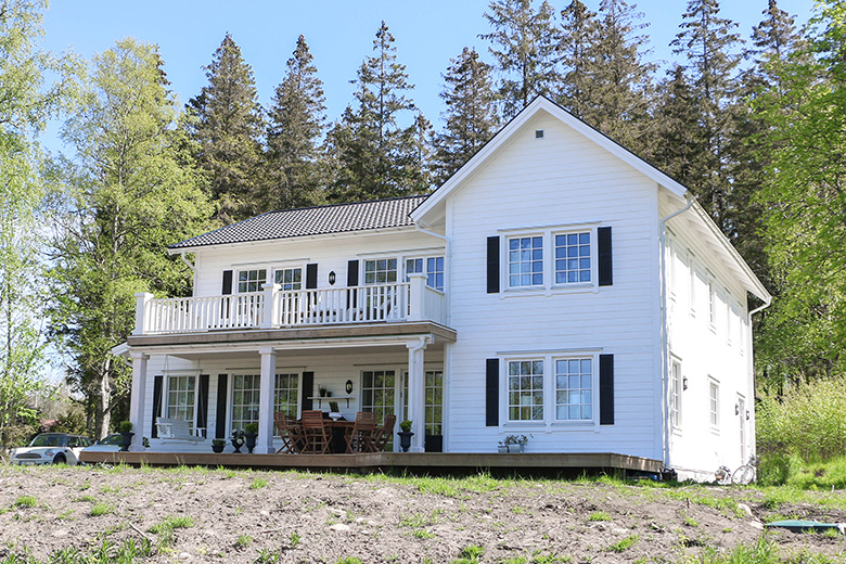 New Englandhus inspirerat av amerikansk elegans - Bild från husleverantören Alingsås Huspaket.