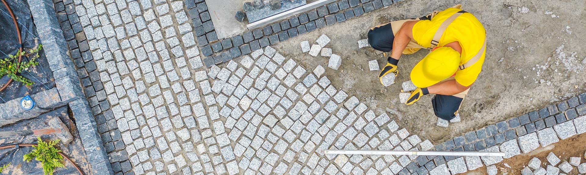 Trädgården: Stenläggningar och trädgårdskanter