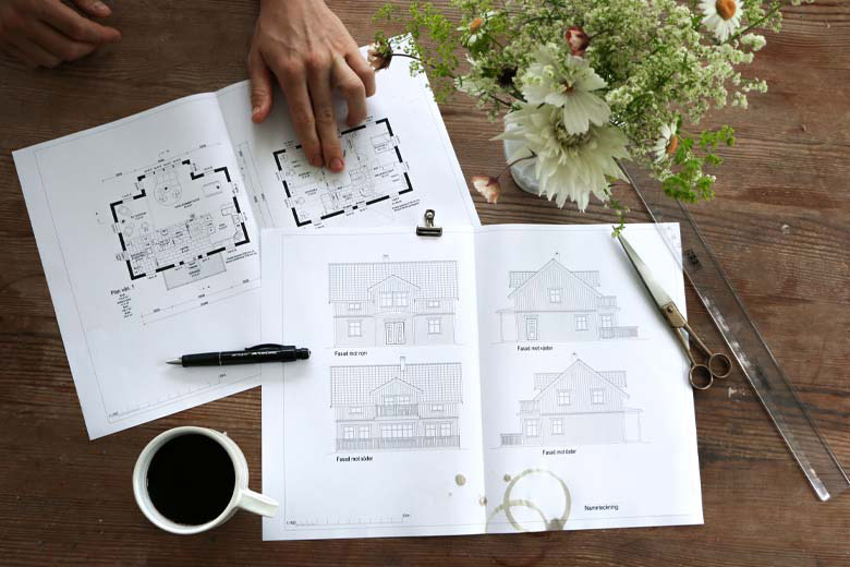 Skisser och planering av att bygga nytt hus.