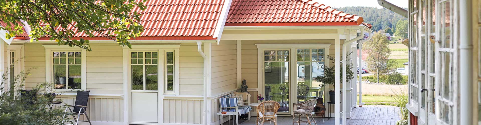 Pampigt enplanshus med gammaldags detaljer