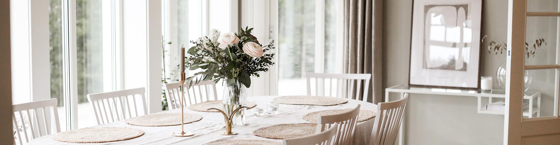 Sekelskifteshuset på berget med utsikt över sjön