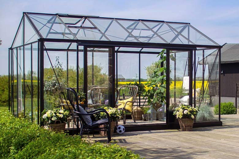 “Maxi 4” är ett klassiskt växthus från Willab Garden.