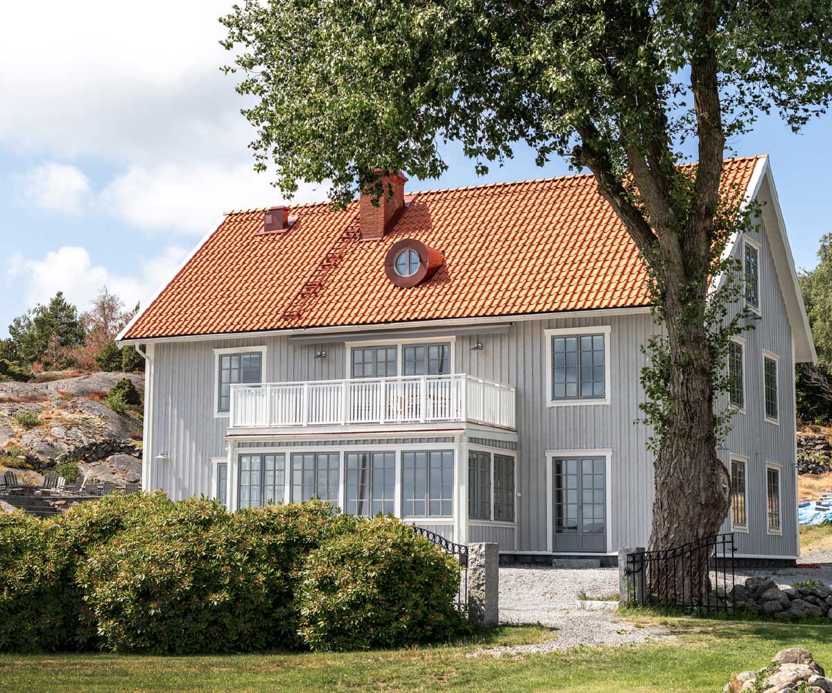 Större hus i sekelskiftesstil ritad av Karin Wingårdh.