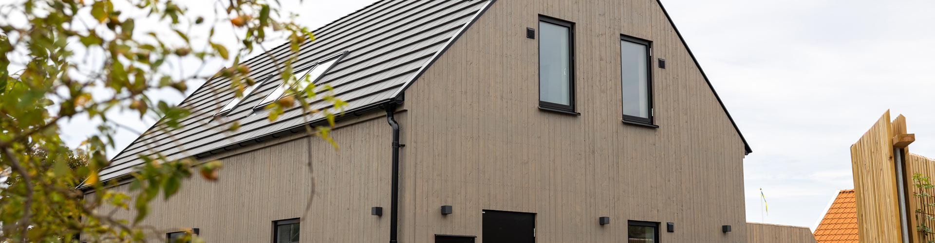 Ladhus i modern design på idylliska västkusten