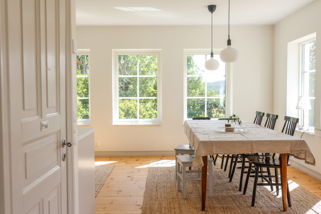 Matsalsbord vid köket