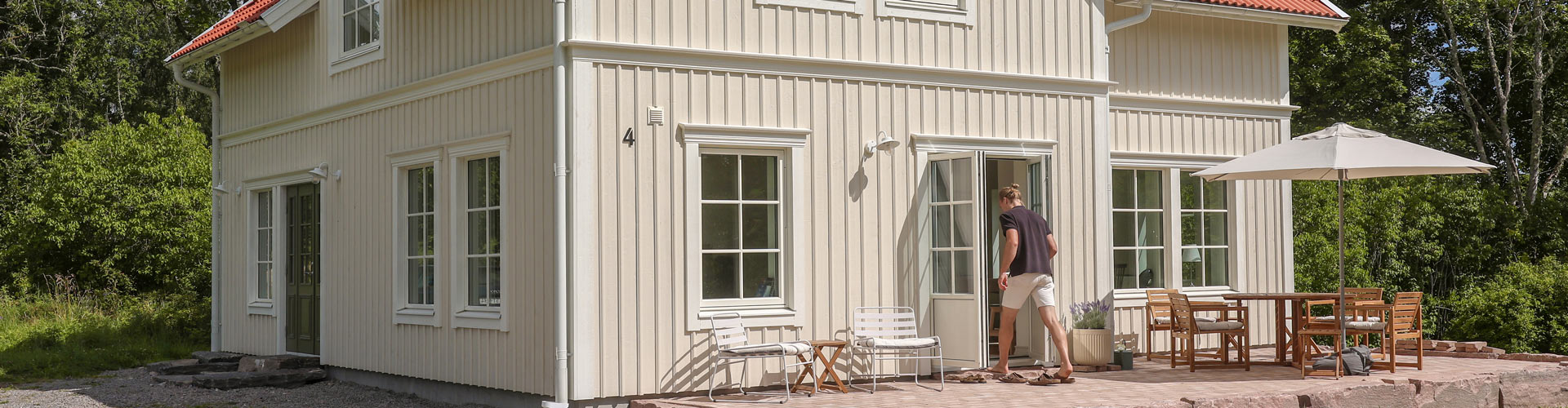 Egenbyggt T-hus på den idylliska landsbygden