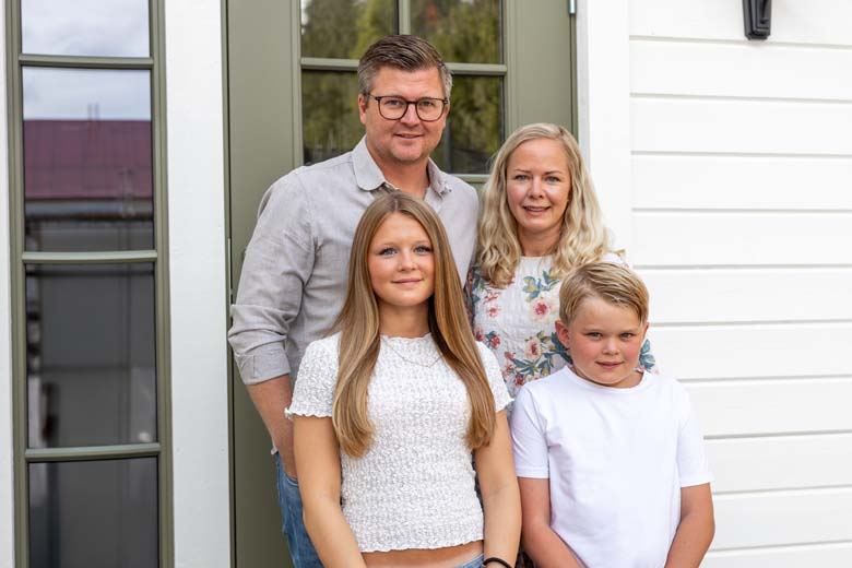 Välkomna hem till Peter, Emma, Agnes och Viggo.