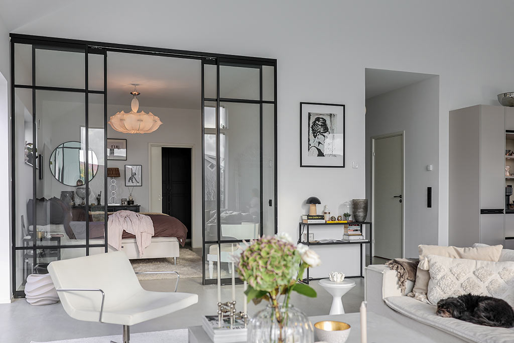 Glasvägg mot sovrum