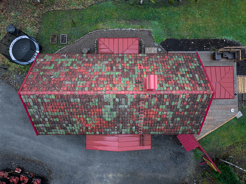 Gammalt lertegel på nytt hus