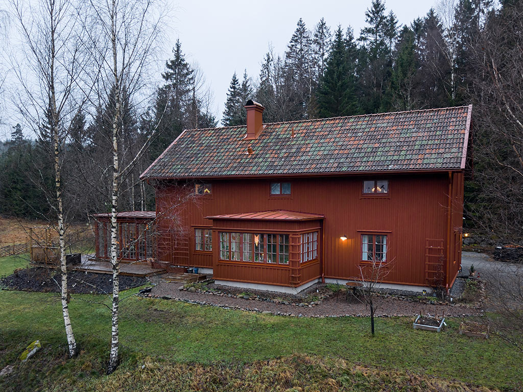 Gammalt lertegel på nytt hus