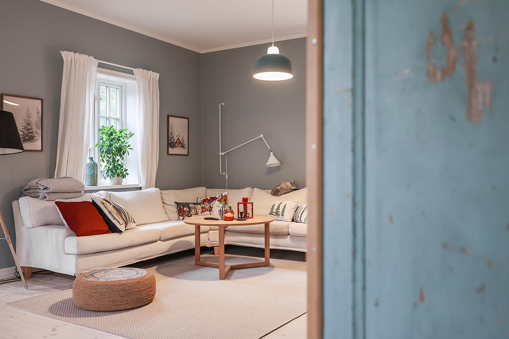 Vardagsrum med soffa