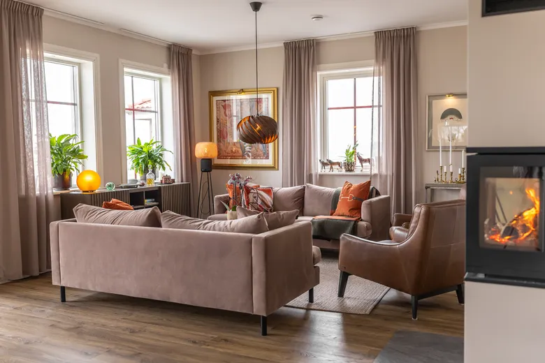 Öppen spris, soffa och fåtölj i skinn